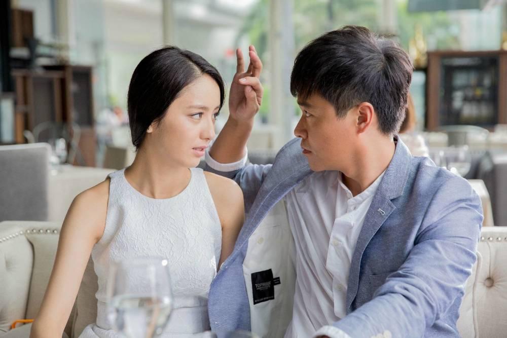 琳娜整理房间